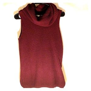 Sleeveless knitted sweater